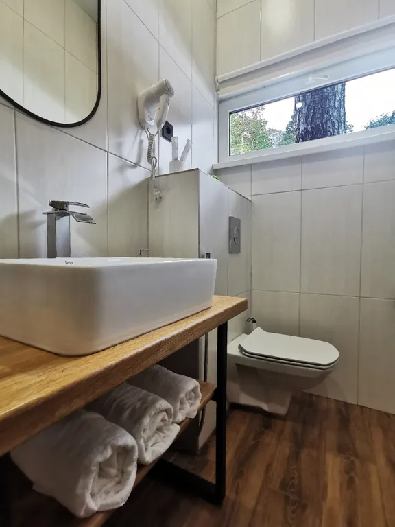 Треугольный дом с огороженной территорией