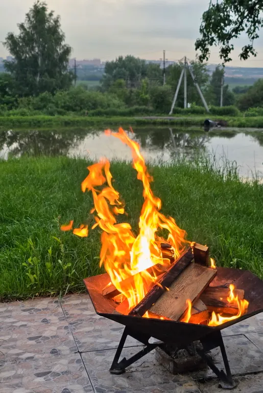 Дом у пруда