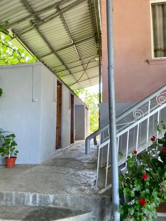 Отдых в уютном гостевом доме в солнечной Абхазии