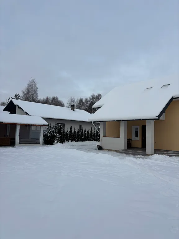 Уютный дом в лесном массиве возле красивых озер