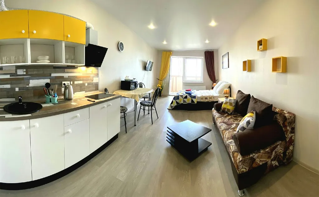 Уютная квартира-студия с диванчиком у торгового центра Вавилон