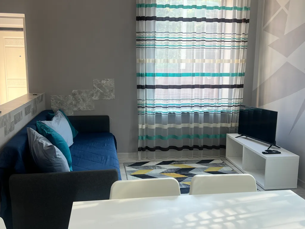 Большой дом с бассейном