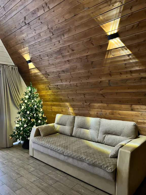 Уютный А-frame коттедж в зеленой части города