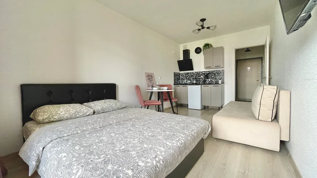 Не в отеле, а в квартире