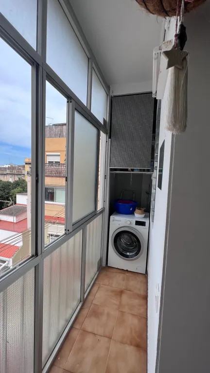 Комната в просторной квартире рядом с парком Монтжуик