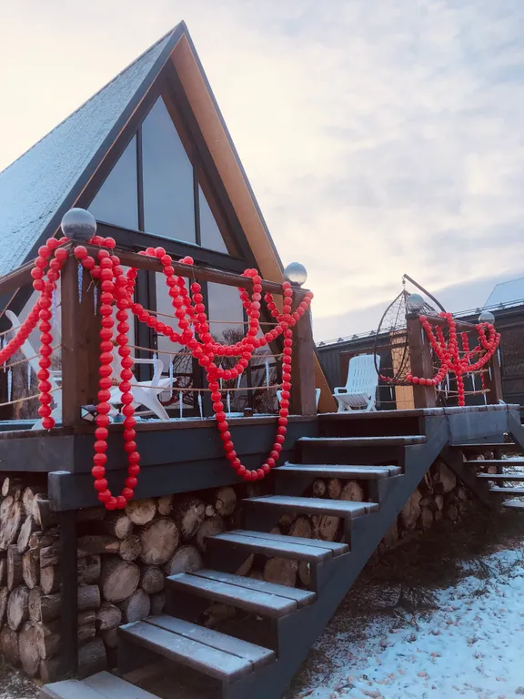 Дом у озера в стиле А-frame