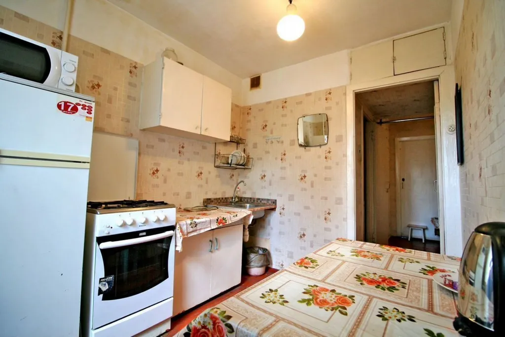 Простая 2к.квартира для командировочных Бабушкина