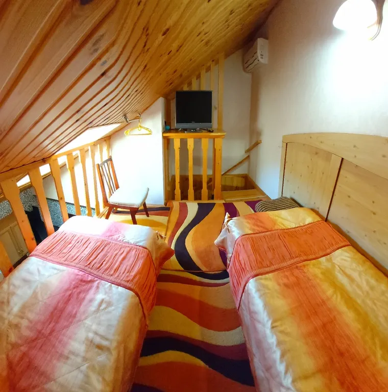 Семейный двухкомнатный апартамент с кухней и балконом