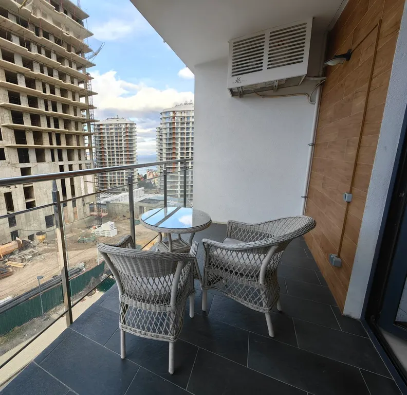 Дизайнерская студия с видом на море