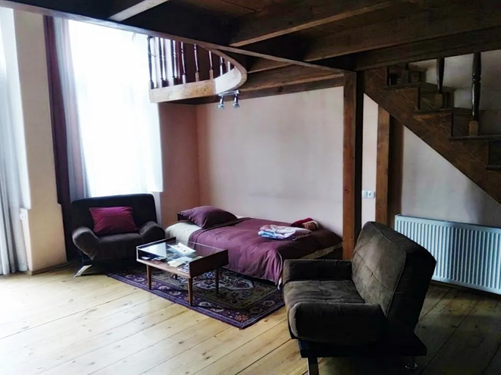 Двухуровневый апартамент с балконом в старом городе