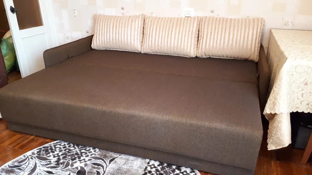 Двухкомнатная квартира с большой лоджией в центре Феодосии