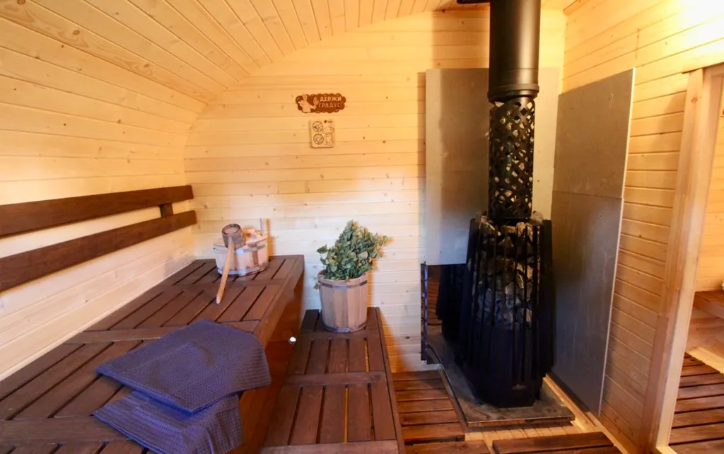 Коттедж на берегу реки с собственным пирсом