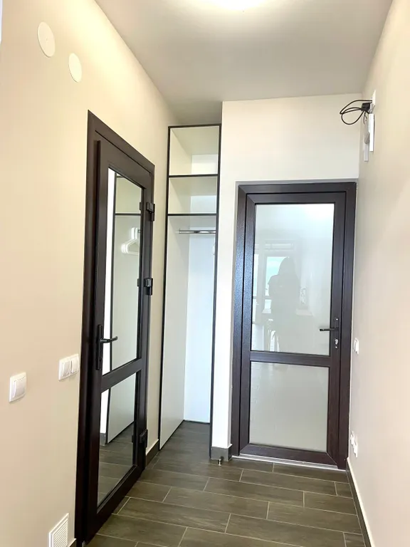 Эллинг на берегу моря