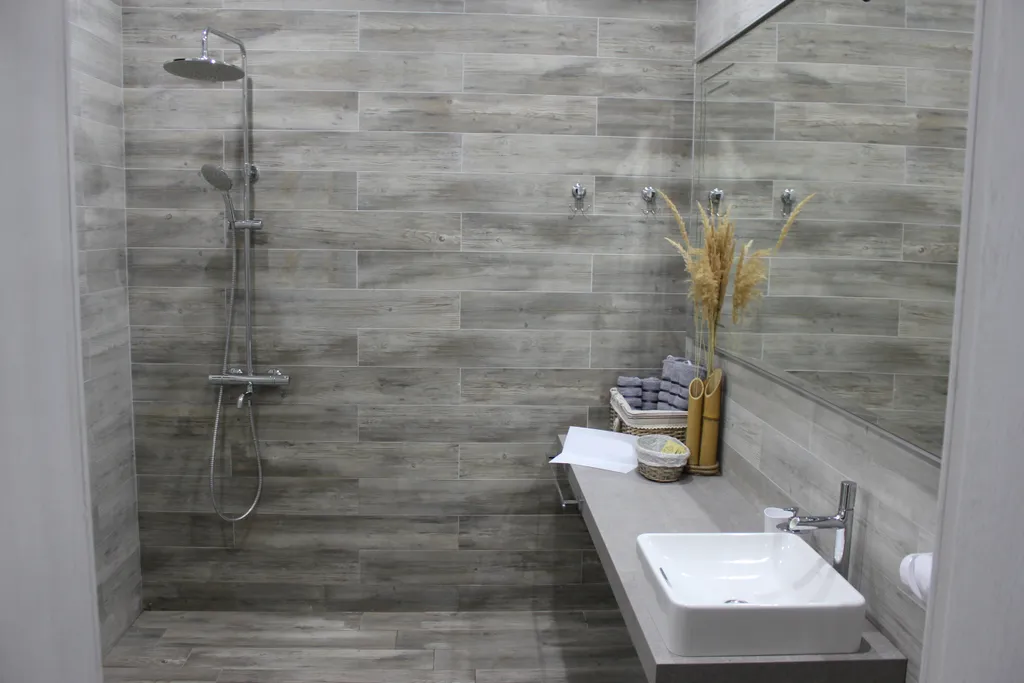 Gide villa посреди леса с видом на море