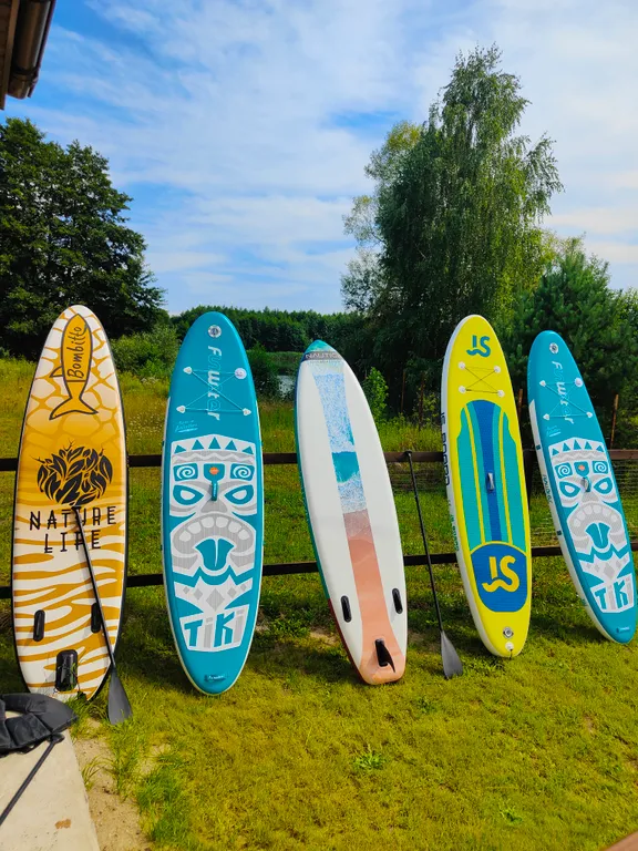 Уютный дом на берегу живописного озера