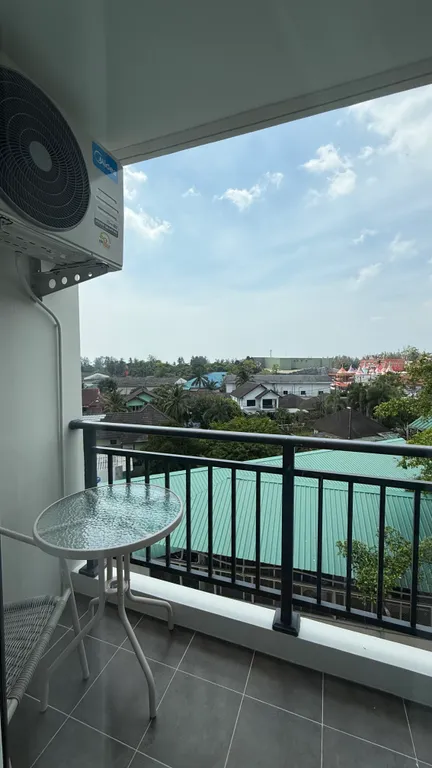 Новая супер однушка с бассейном и морем