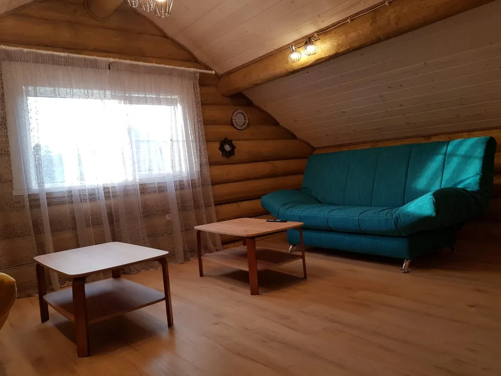 Дом у пруда