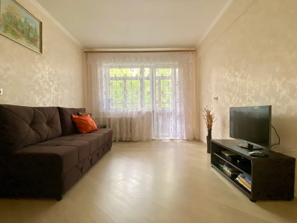 Квартира Уютная светлая двухкомнатная квартира — Омск