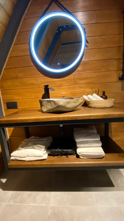 Дом А - фрейм в тихом районе у реки Белой