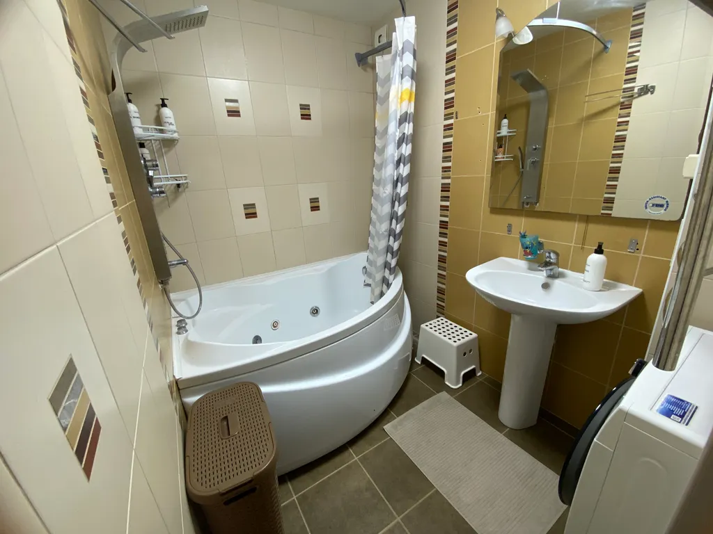 Трехкомнатная квартира у клиники Фёдорова