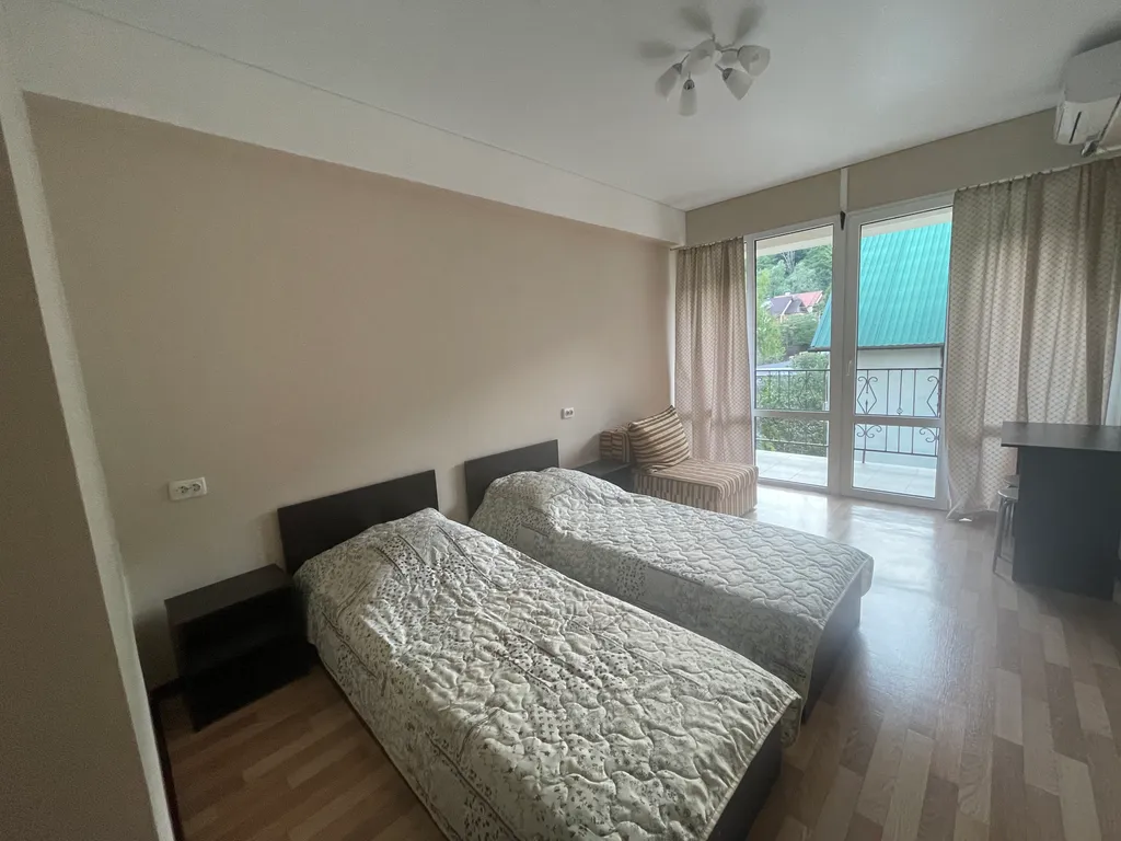 Просторный номер с уютным балконом