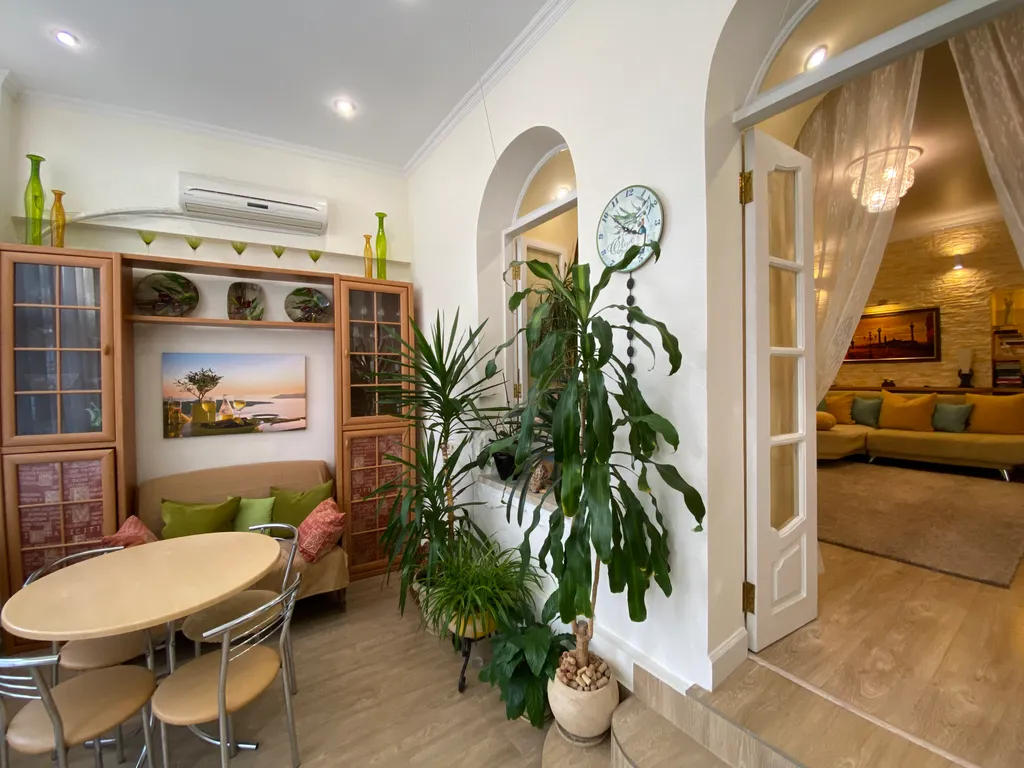 Двухкомнатная квартира возле набережной Ялты