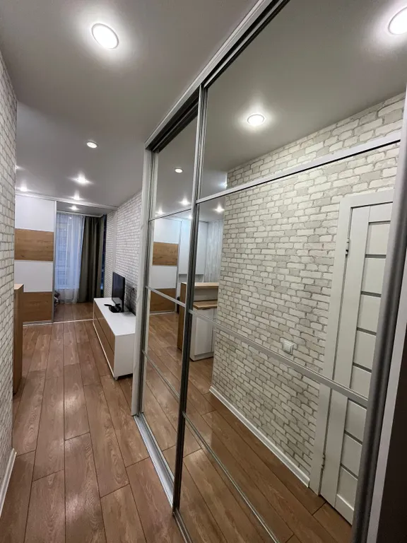 Студия в новом доме возле кадетского училища