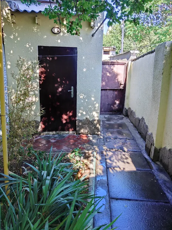 Домик возле моря