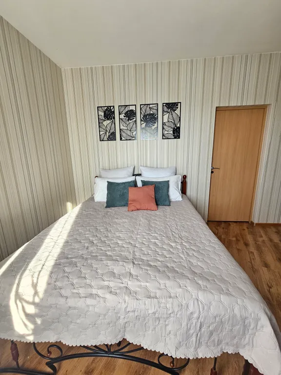 Большая просторная квартира с двумя балконами.