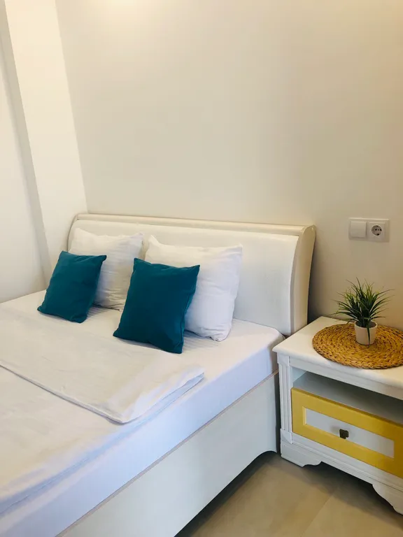 Студия с видом на море и балконом