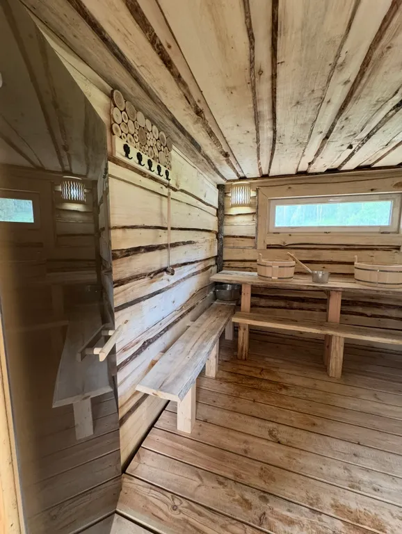 Дом с баней в лесу