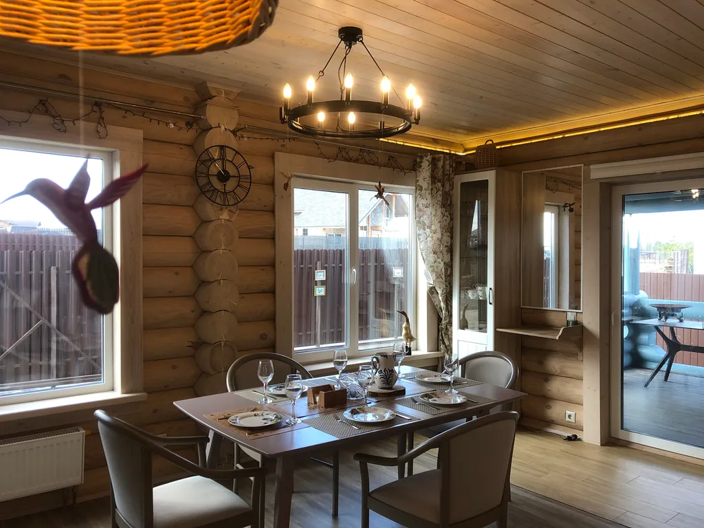 Дом у озера с теннисным столом