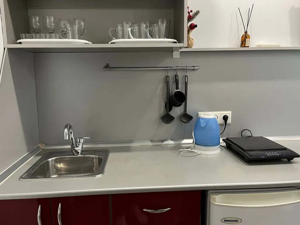 Студия с видом на лес и море