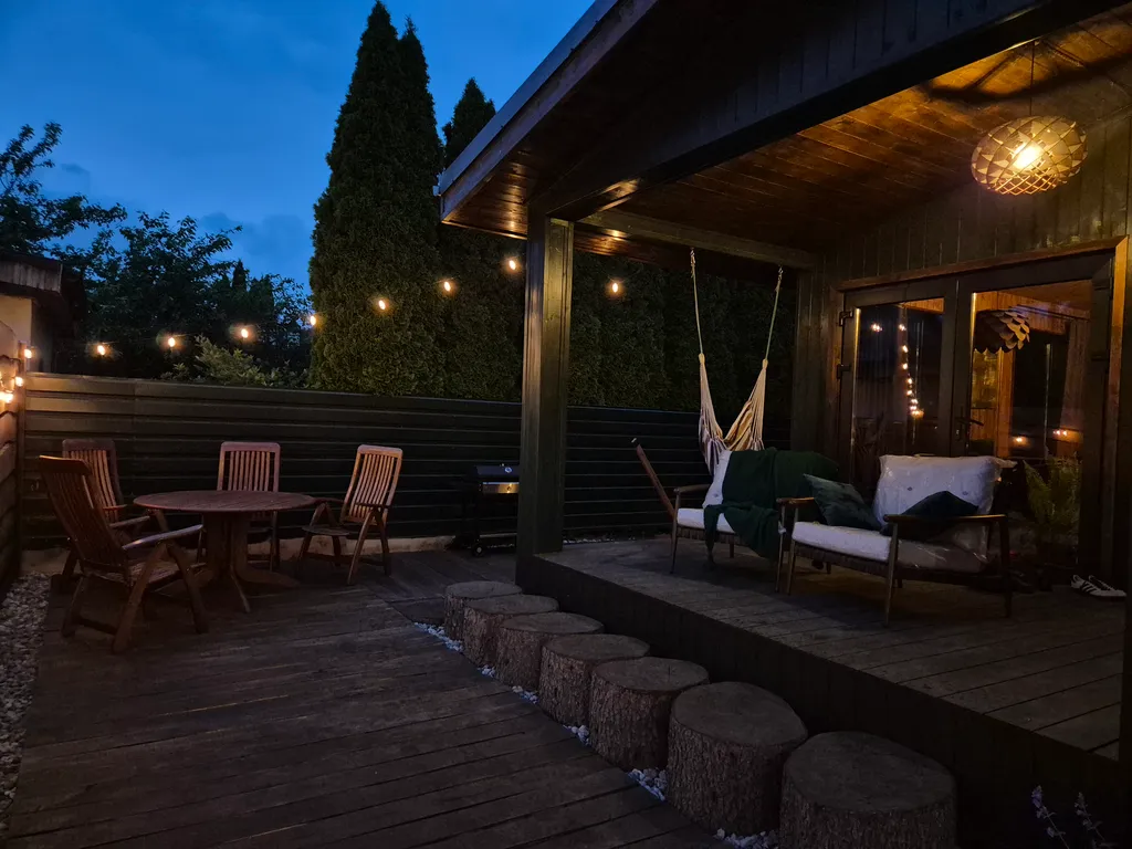 Сказочный уютный домик у моря