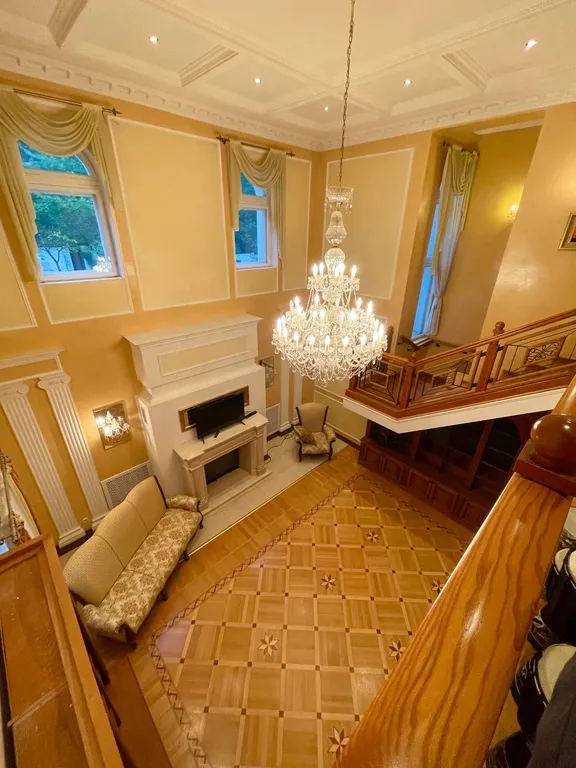 Котедж в классическом стиле с бассейном, сауной, бильярдом