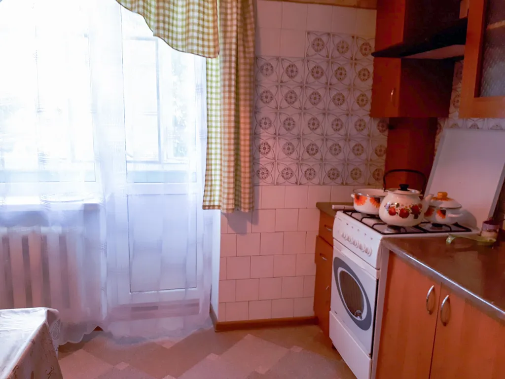 Двухкомнатная квартира с большой лоджией в центре Феодосии