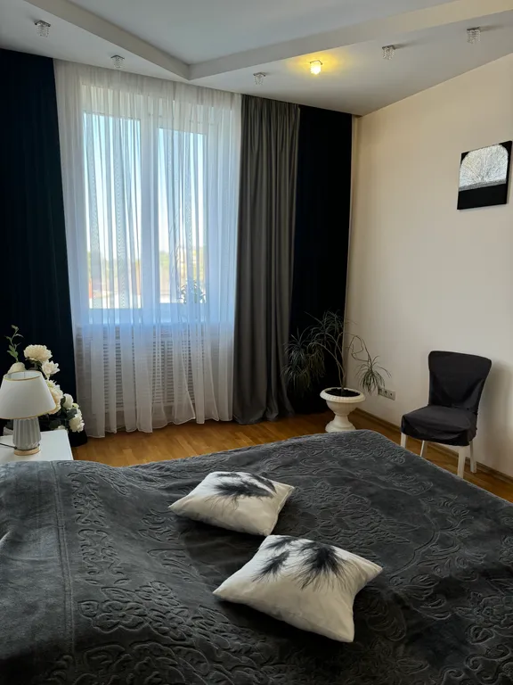 Красивая трёхкомнатная квартира в центре с видом на площадь