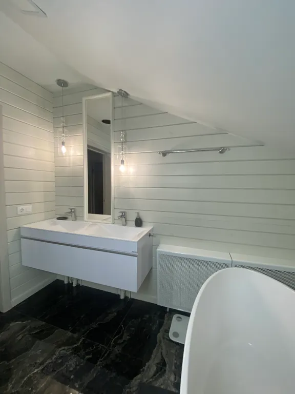 Загородный дом у леса с собственным прудом