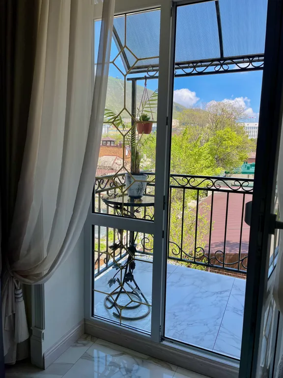 Апартамент для ценителей комфорта в центре города, с закрытой парковкой