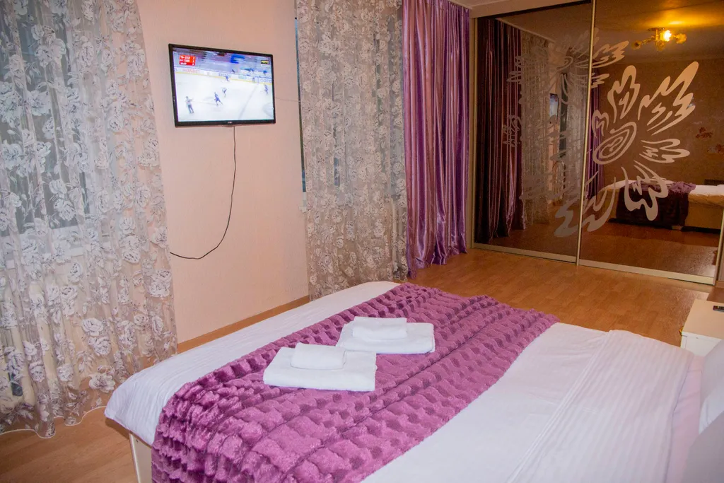 Большая трёхкомнатная квартира в новом доме у пруда