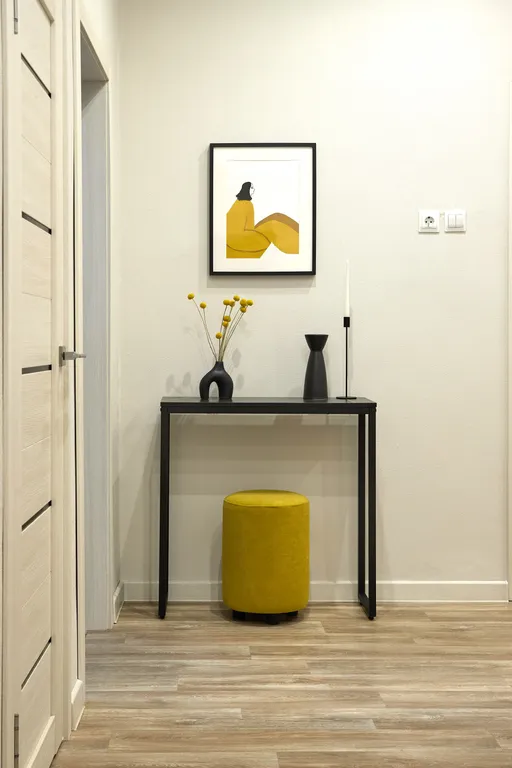 Дом Под Покровом на тихой улице с видом на монастырь