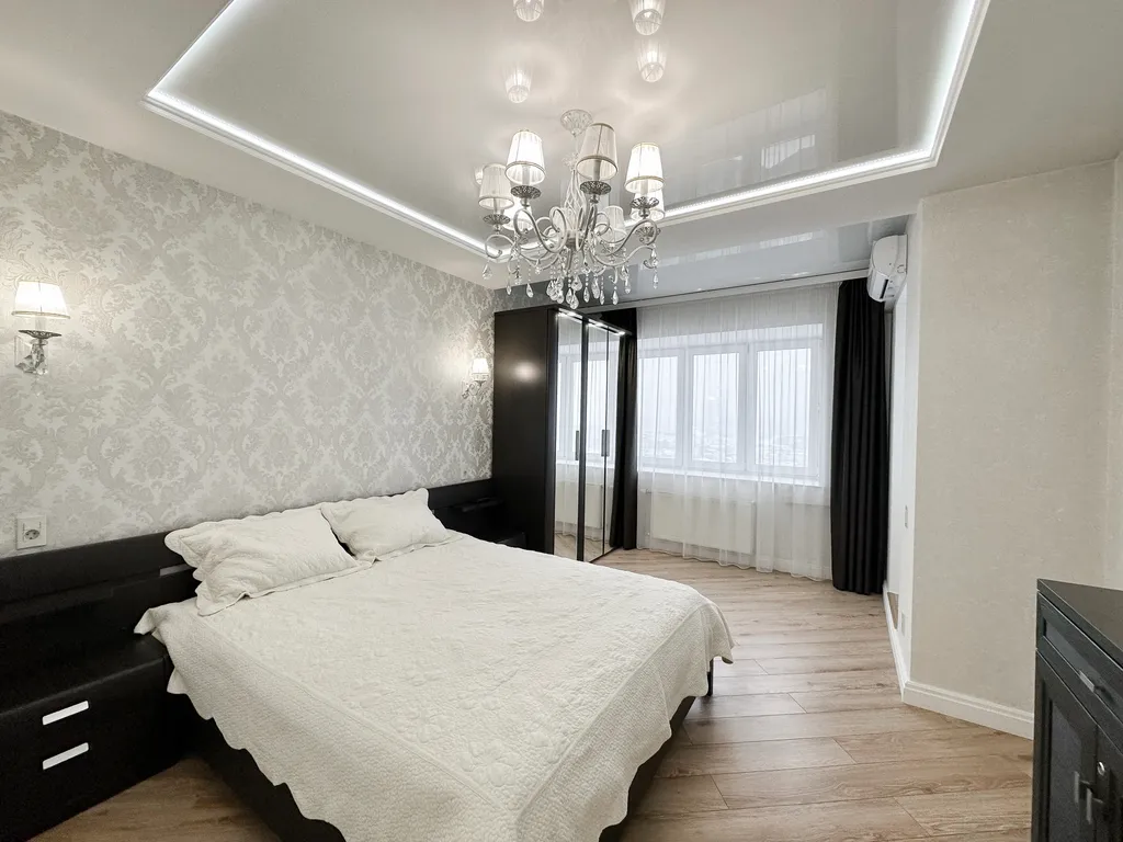 Апартаменты с панорамными окнами на залив