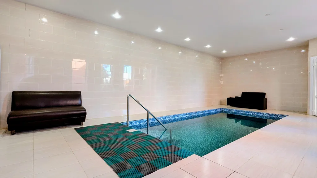 8-комнатный Дом