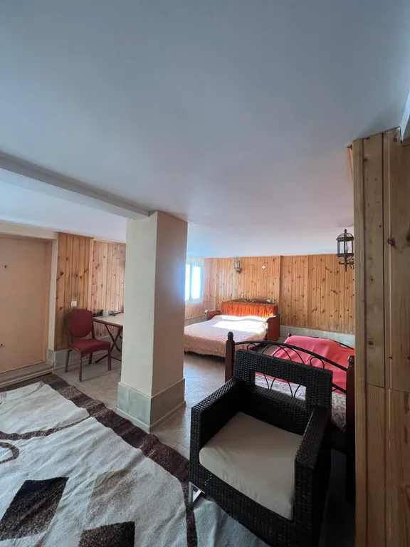 Первый этаж частного дома в центре