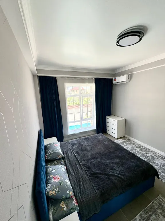 Квартира с бассейном у берега моря