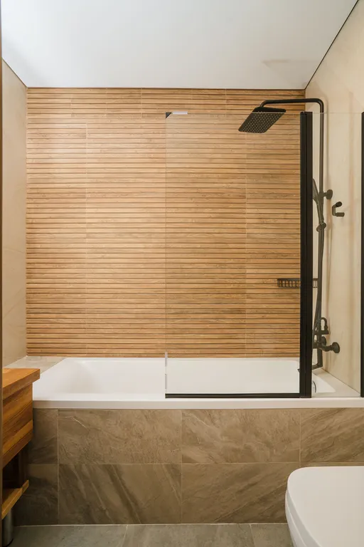 Красивый современный апартамент с 3 спальнями. Камин. Терраса. Горы.