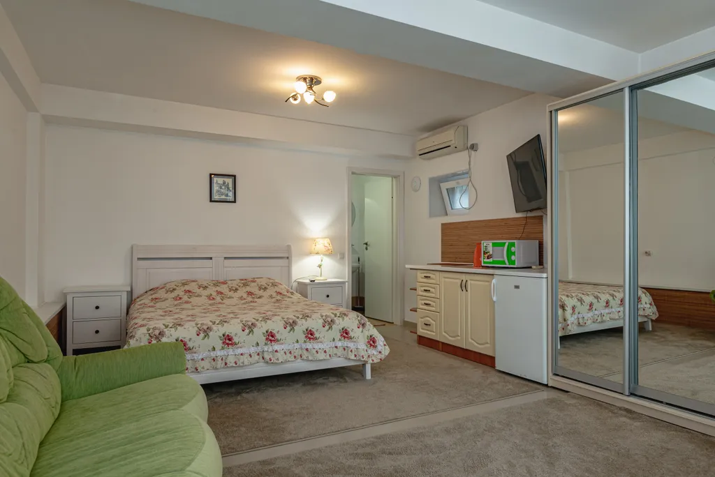 Квартира Уютная студия в центре у моря — аренда посуточно в Ялта