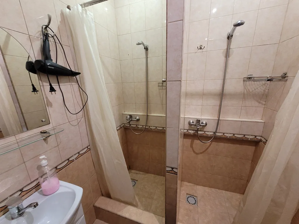 Студия с тремя спальнями, двумя с/у