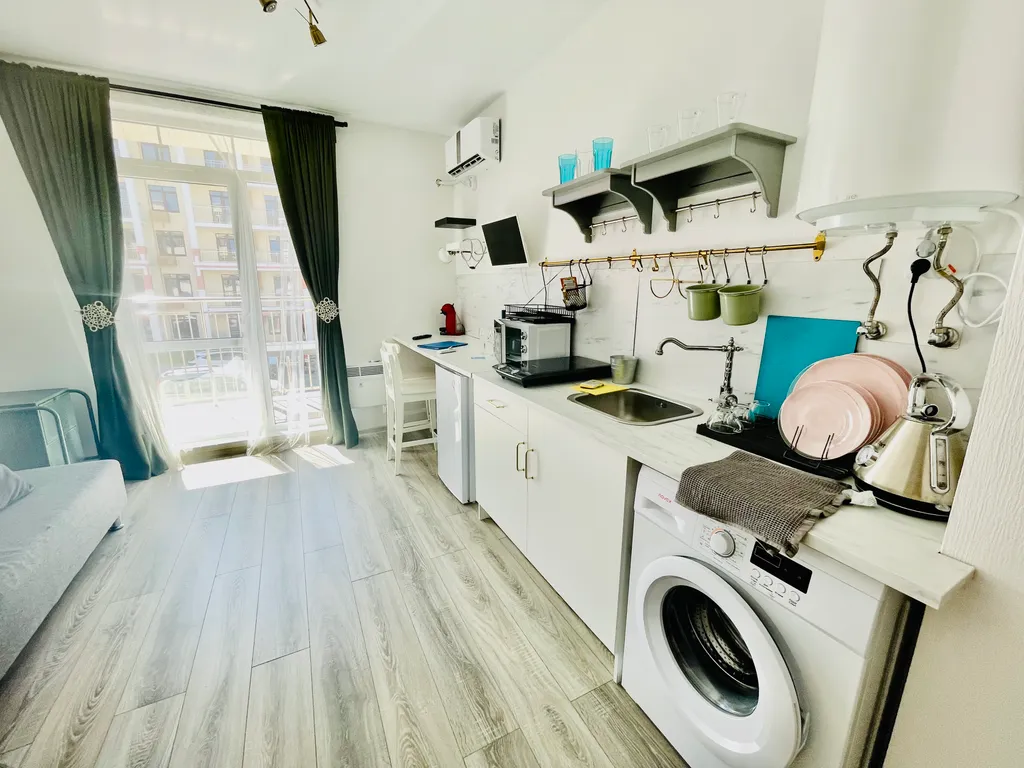 Тихая студия, балкон, лифт в корпусе, бассейн