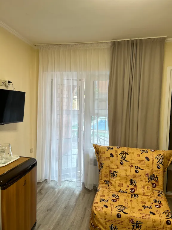 Квартира Квартира Стандарт на 3-4 человека, с удобствами, балкон, вид на сад — Анапа